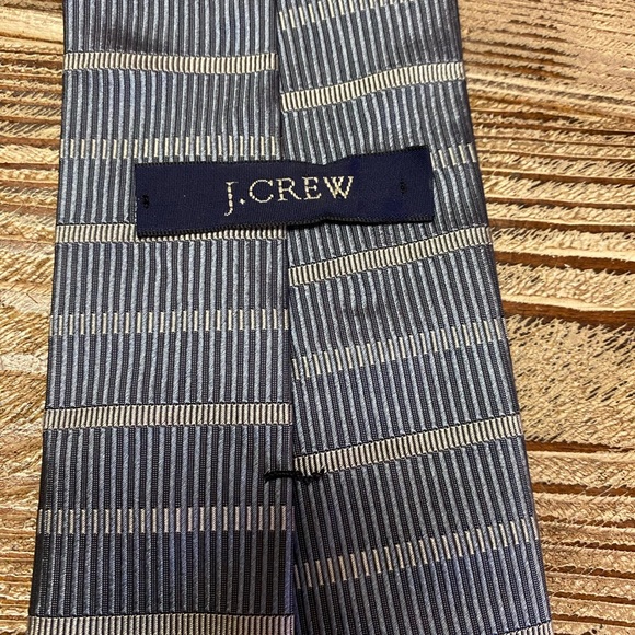 J. Crew 100% Silk Horizontal Blue Striped Men’s Tie - Picture 3 of 5